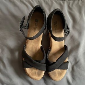 White Mt 8.5 cork wedge sandals